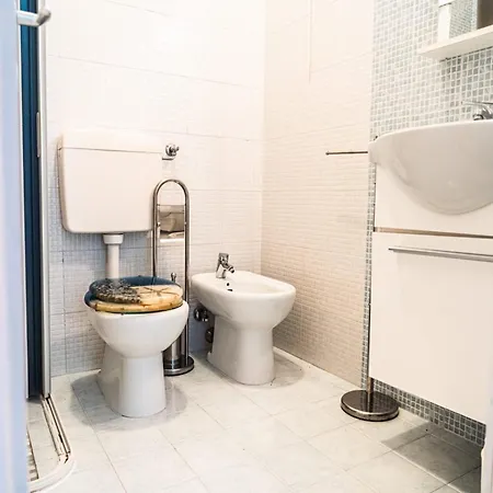 Lägenhet A Modern Flat A Stones Throw From The